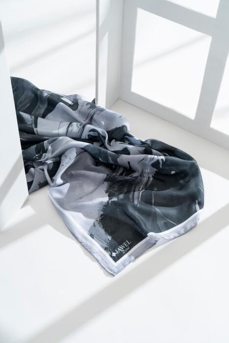 Kadın Digital Baskılı Fırça Desen Soft Eşarp 90x90 Cm AÇIK GRİ - Jawel