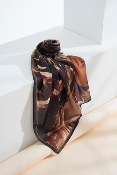 Kadın Digital Baskılı Fırça Desen Soft Eşarp 90x90 Cm SİYAH KAHVE 