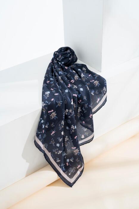 Kadın Digital Baskılı Çiçek Desen Soft Eşarp LACİVERT 