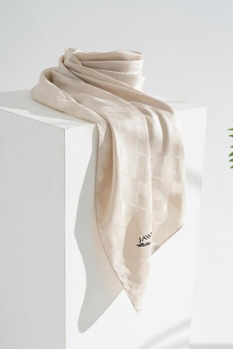 Kadın Tesettür Jakarlı Parlak Venüs Eşarp İNCİ - Jawel