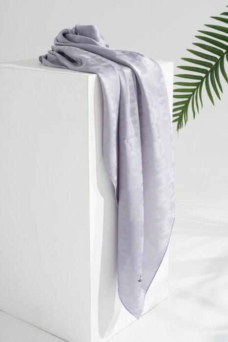 Kadın Tesettür Jakarlı Kazayağı Eşarp 1 AÇIK GRİ 