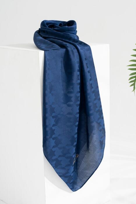 Kadın Tesettür Jakarlı Kazayağı Eşarp 1 KOYU İNDİGO 