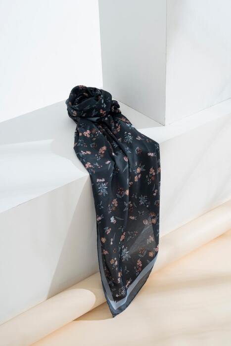 Kadın Digital Baskılı Çiçek Desen Soft Eşarp ANTRASİT 