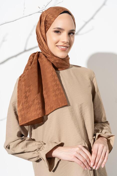 Kadın Tesettür Jakarlı Küçük Desen Kazayağı Şal KAHVE 
