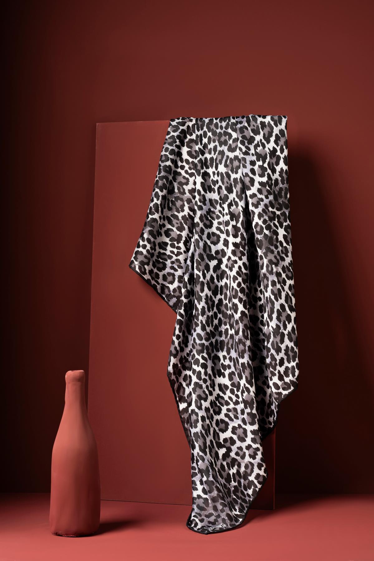 Kadın Leoparlı Soft Eşarp SİYAH