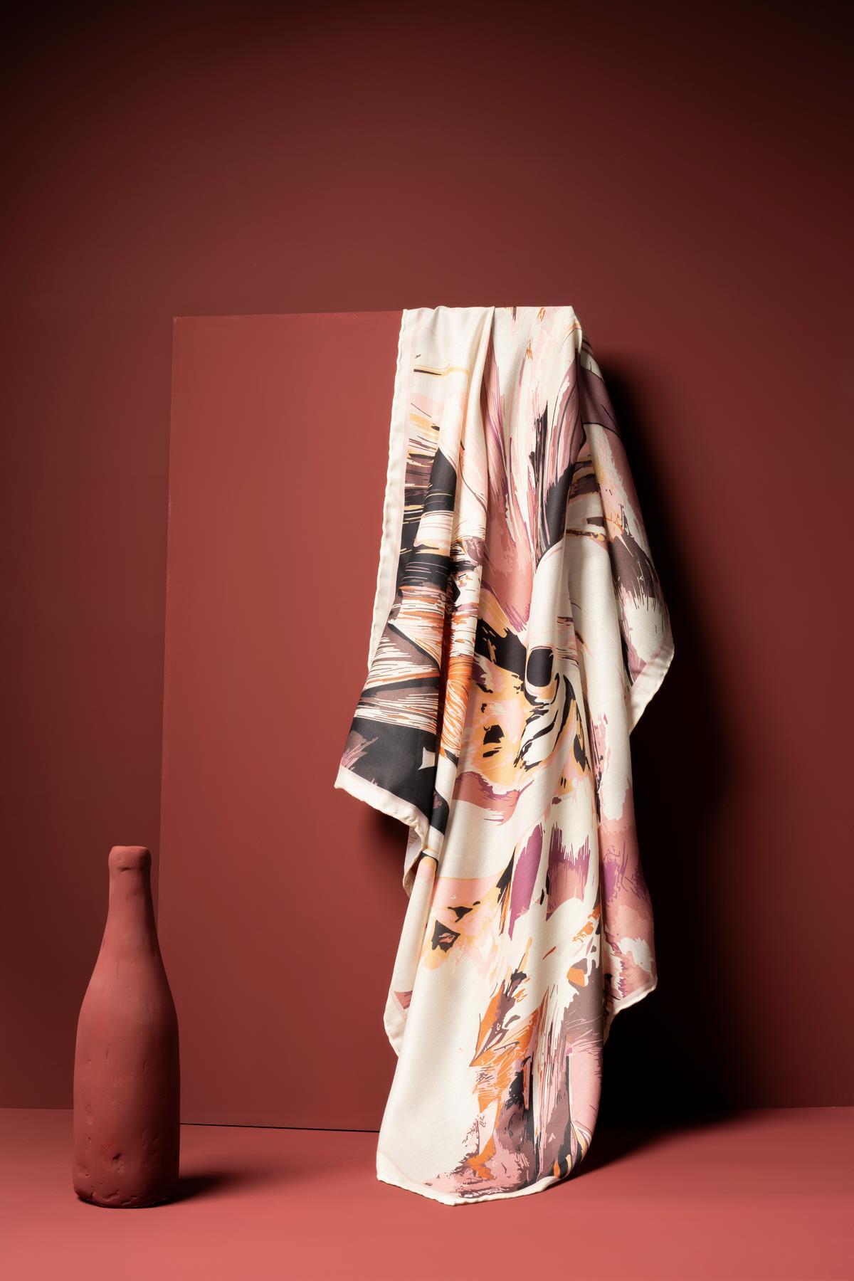 Kadın Digital Baskılı Fırça Desen Soft Eşarp 90x90 Cm SARI