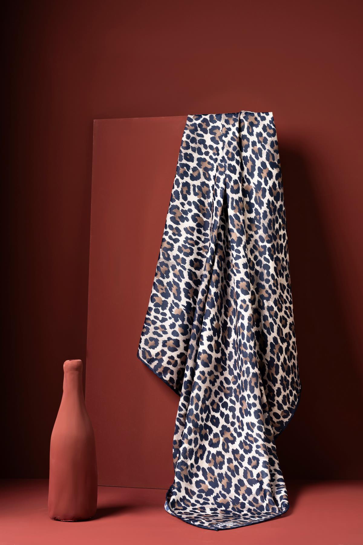 Kadın Leoparlı Soft Eşarp LACİVERT